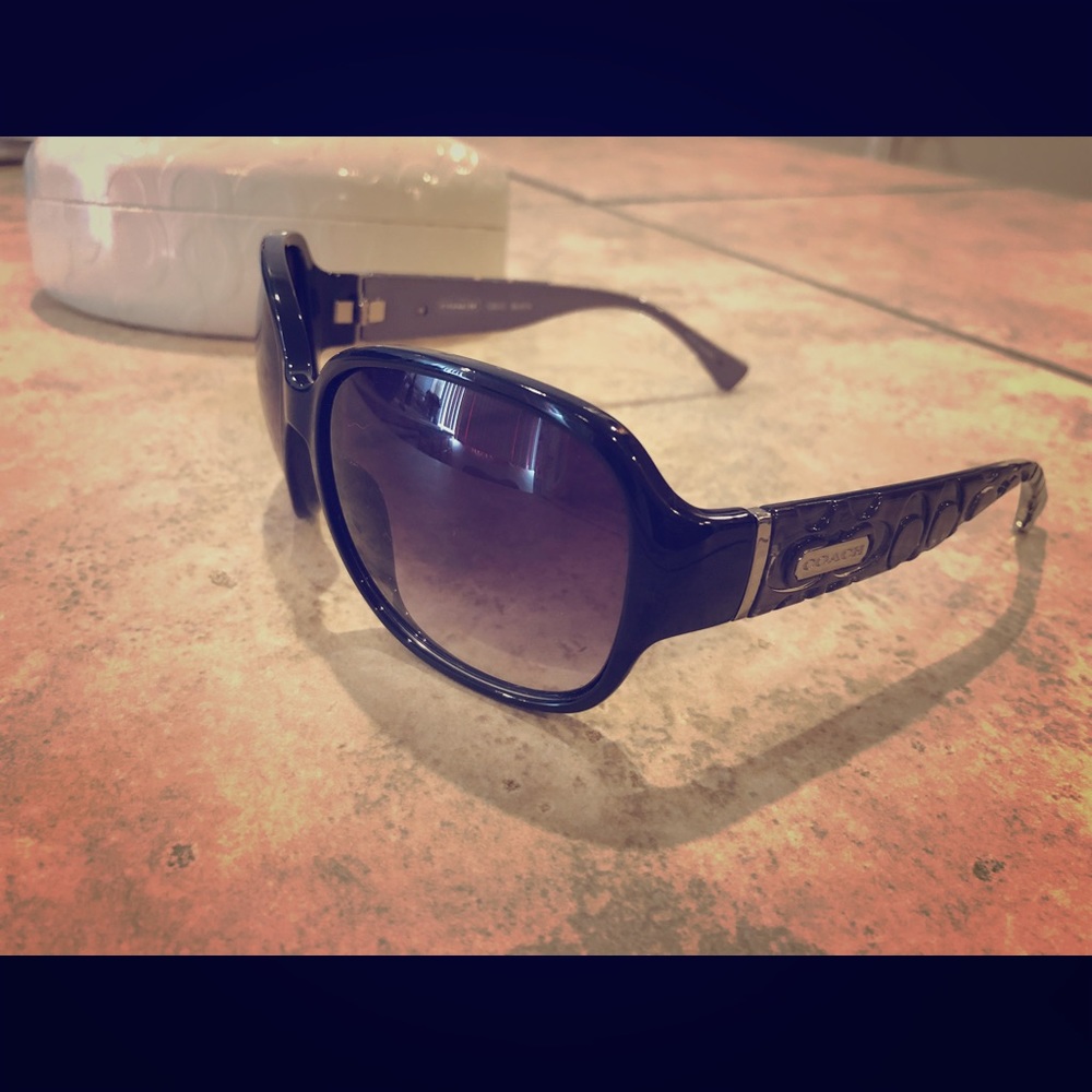 ****SOLD**** Coach S3010 sunglasses with case